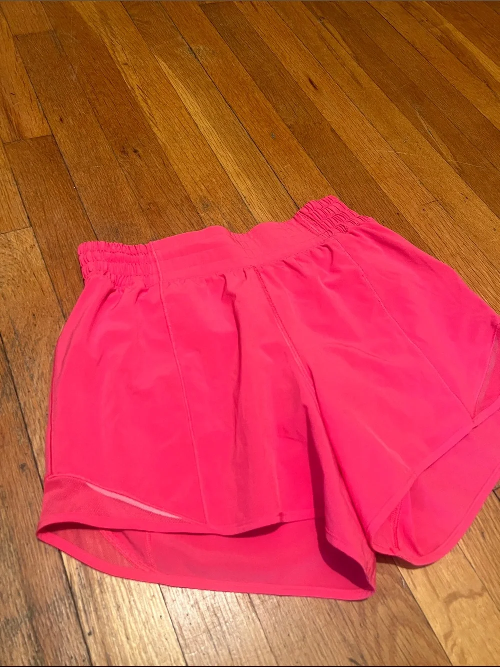 Lululemon Hotty Hot High Rise Long 4” Shorts in Lip Gloss Pink, Women’s size 4